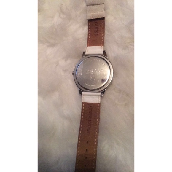 Women’s guess watch - Picture 6 of 6